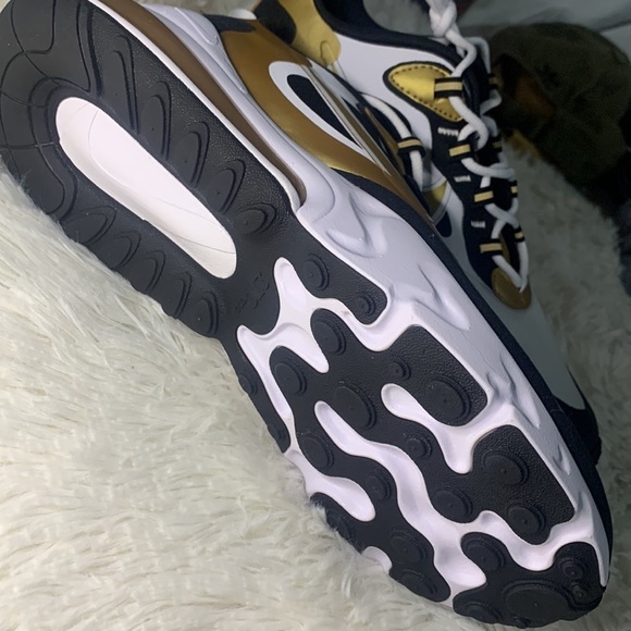 NWOB Nike Air Max 270 React Men's Shoes Metallic Gold Black - Picture 2 of 5